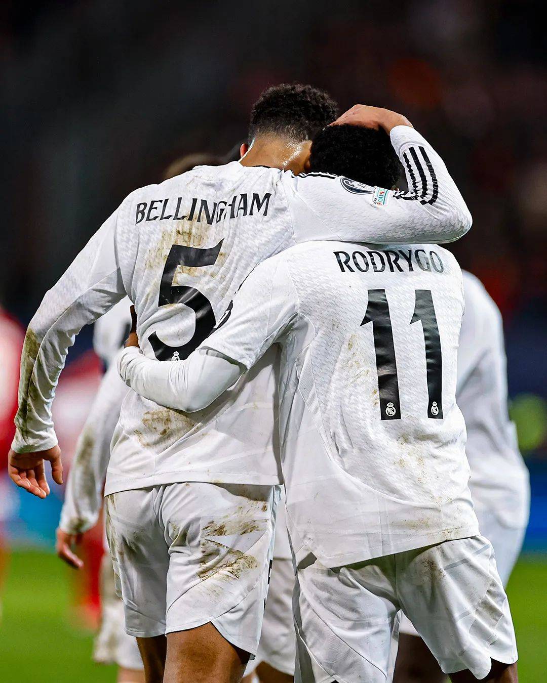 包含皇马客场-完胜那不勒斯，小组赛三连胜领跑对手的词条