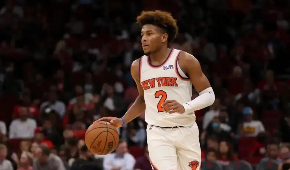 尼克斯球员整体表现稳定，力挽狂澜的简单介绍