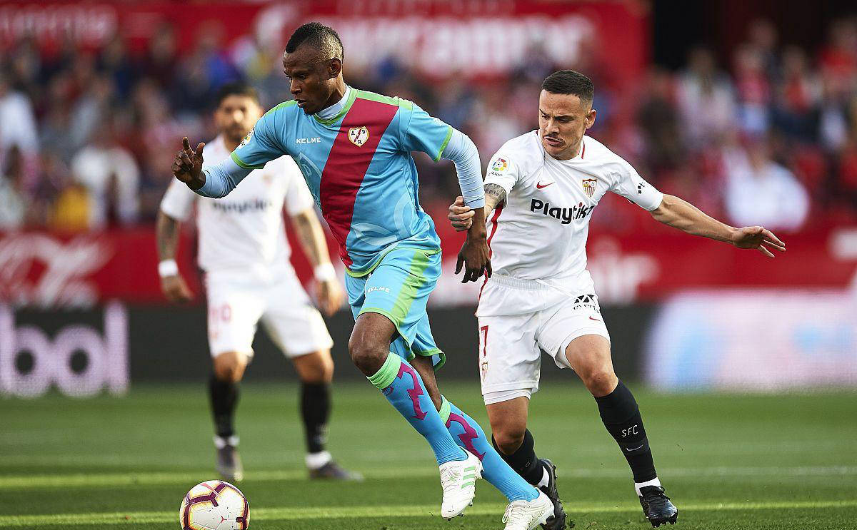 包含阿拉维斯客场险胜，提升战绩排名的词条