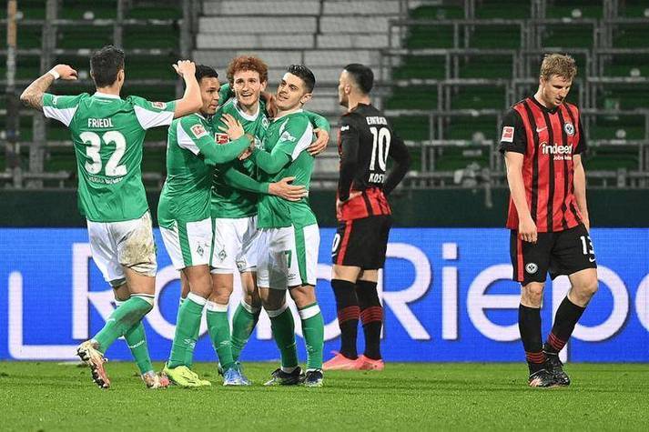 柏林联队球员奋力拼搏，最终战胜对手