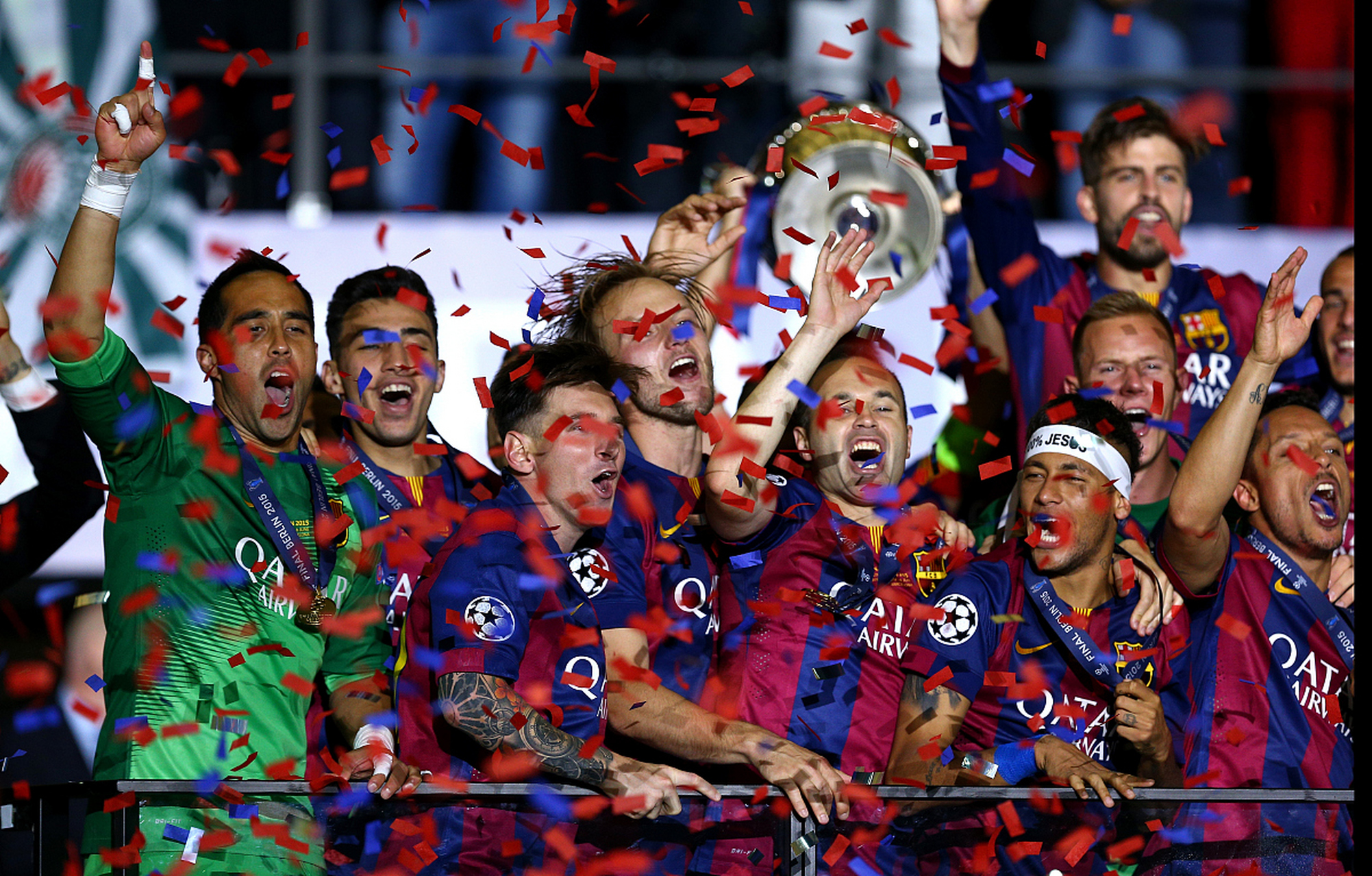 关于欧预赛激战正酣，球员技艺精湛，场面紧张刺激的信息